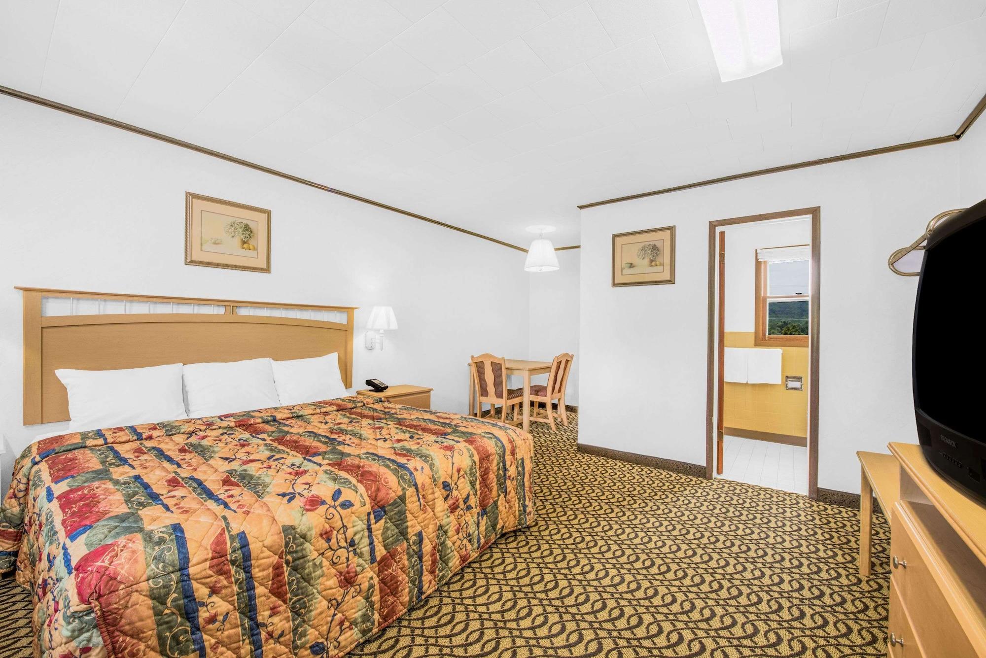 Knights Inn Pine Grove Pine Grove  Екстер'єр фото
