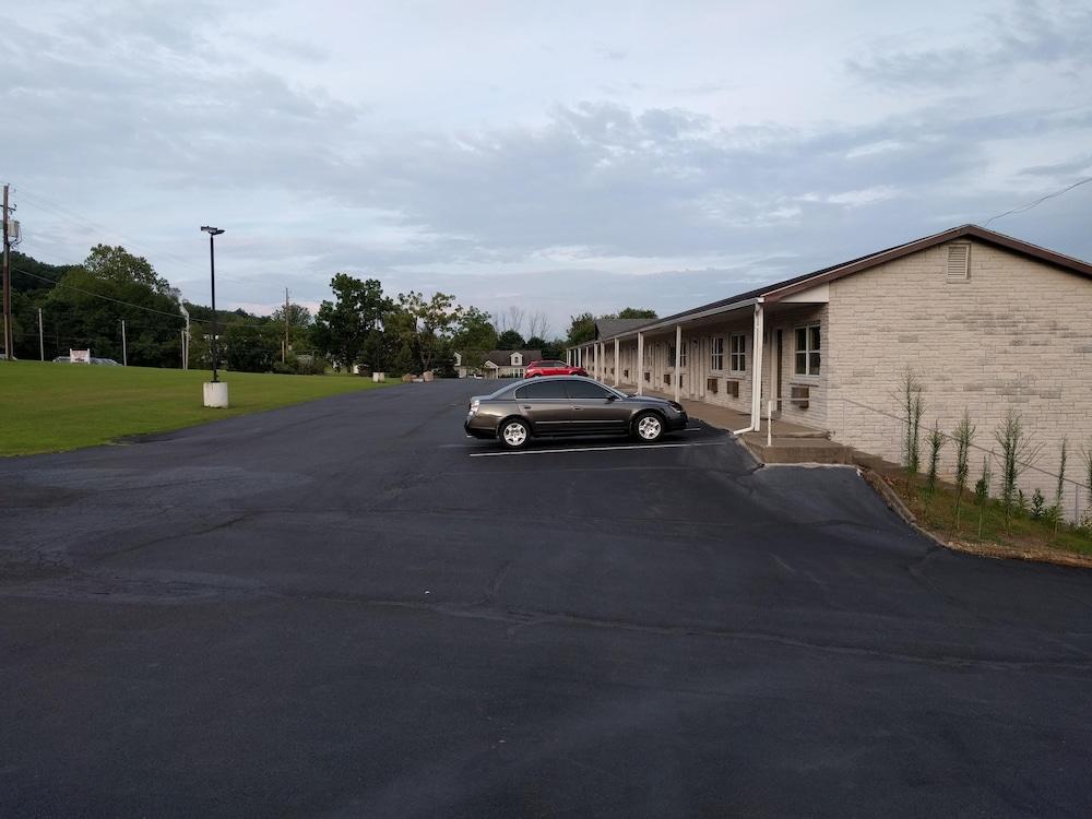 Knights Inn Pine Grove Pine Grove  Екстер'єр фото