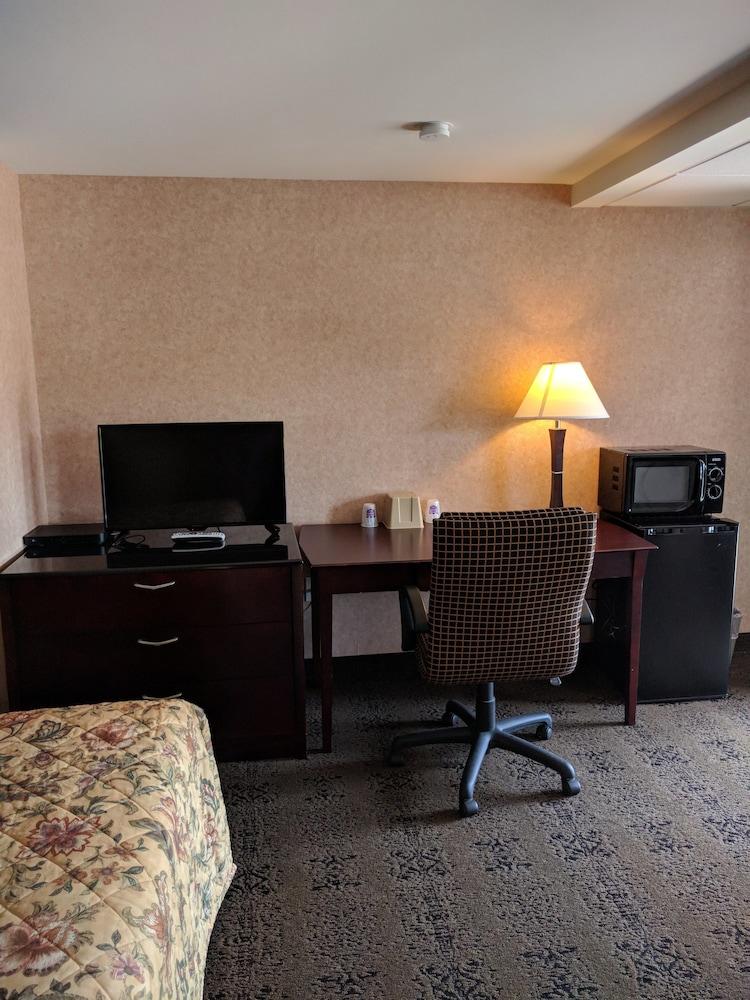 Knights Inn Pine Grove Pine Grove  Екстер'єр фото