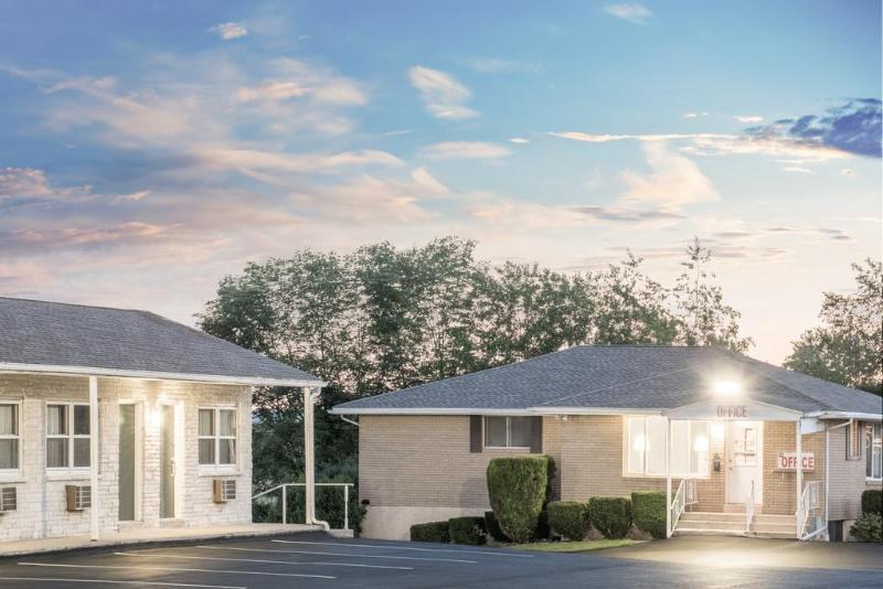 Knights Inn Pine Grove Pine Grove  Екстер'єр фото