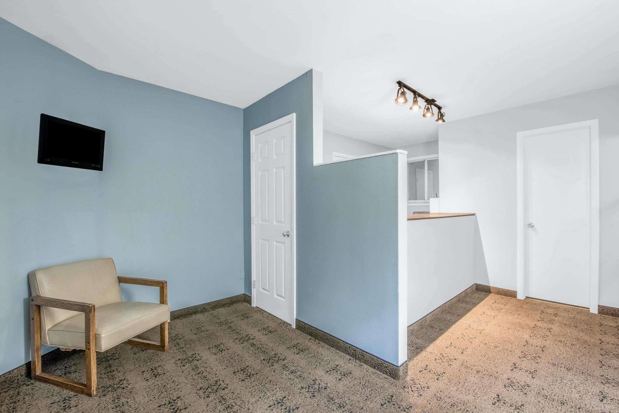 Knights Inn Pine Grove Pine Grove  Екстер'єр фото